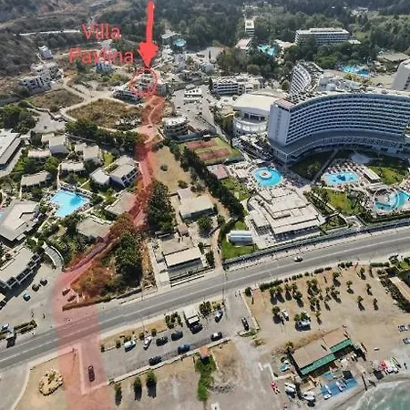 Pavlina アパート イキソス