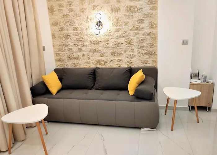 Pavlina * Ixia (Rhodes)